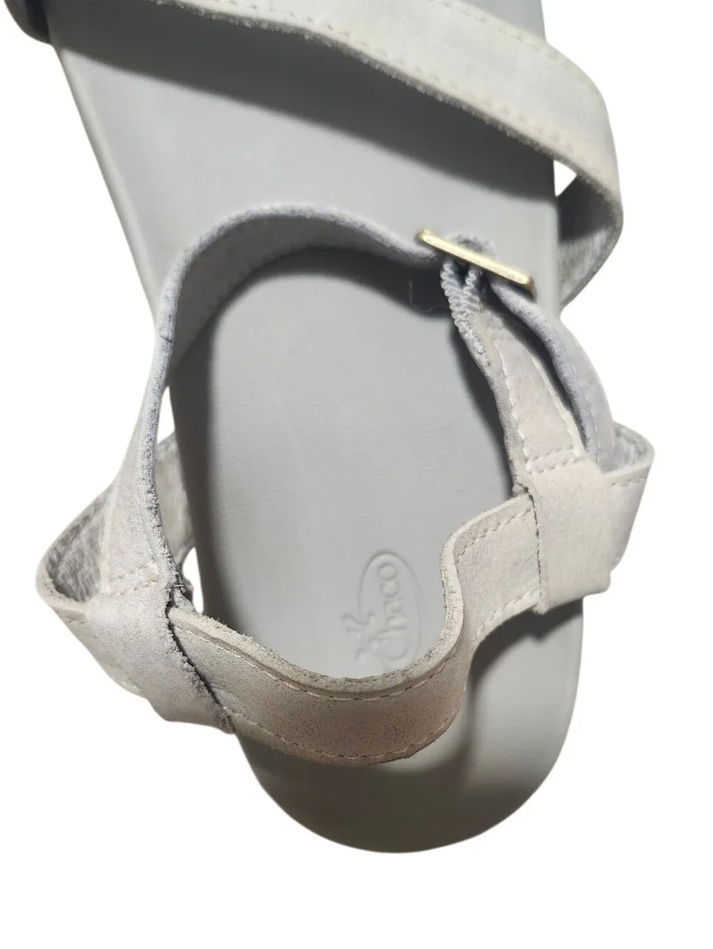 EUC Chaco Tulip Light Grey Leather Strappy Toe Loop Sandal Size US 7